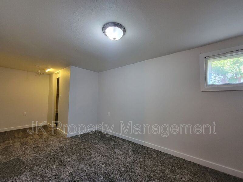 2027 Smelter Ave Ne #06 - Photo 6 of 25