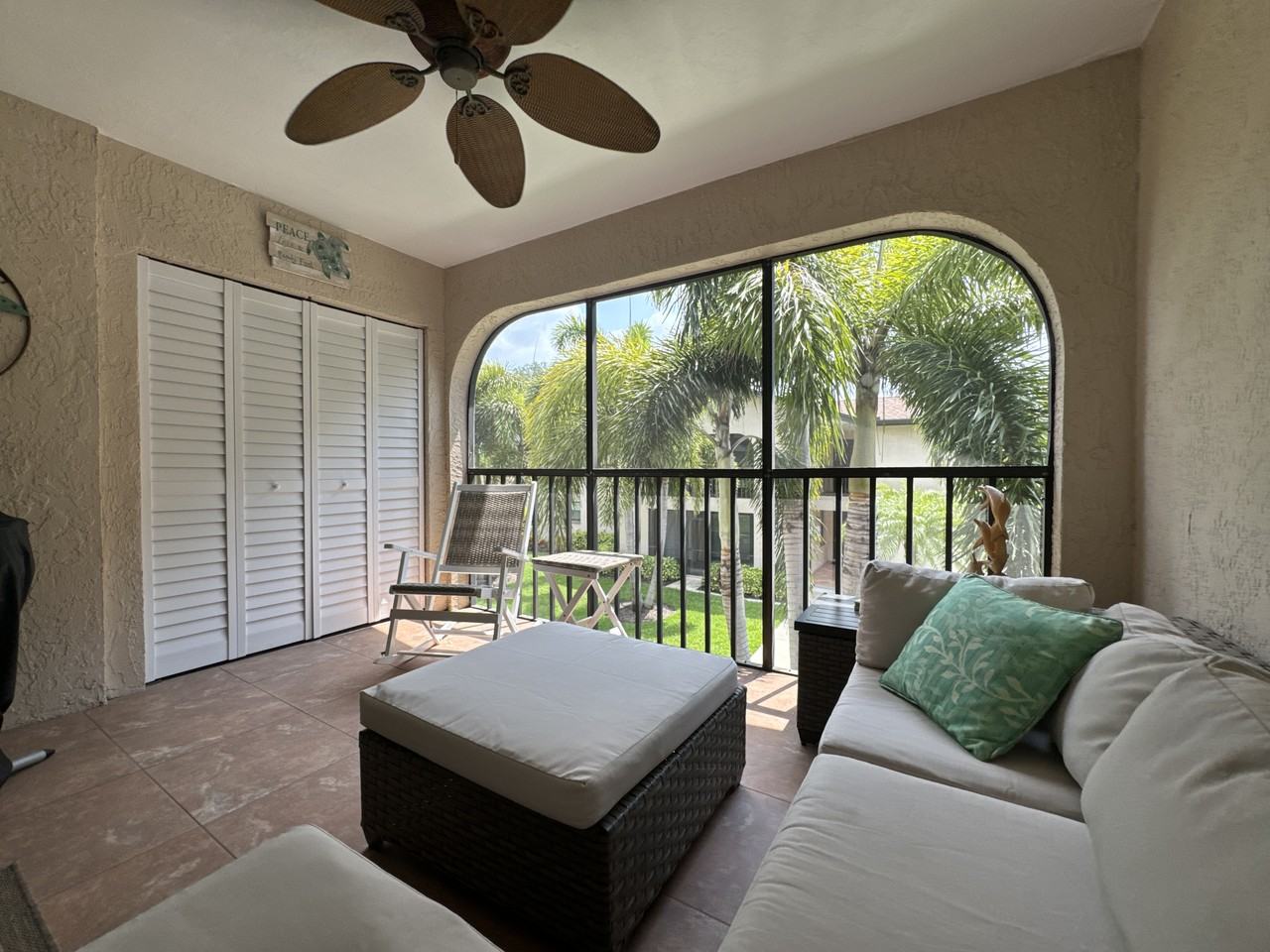 10041 Maddox Ln - Photo 4 of 37