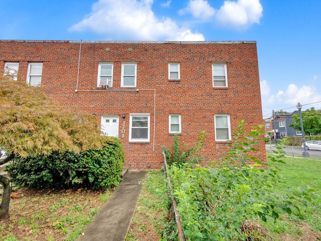 1701 Montello Ave Ne - Photo 2 of 25