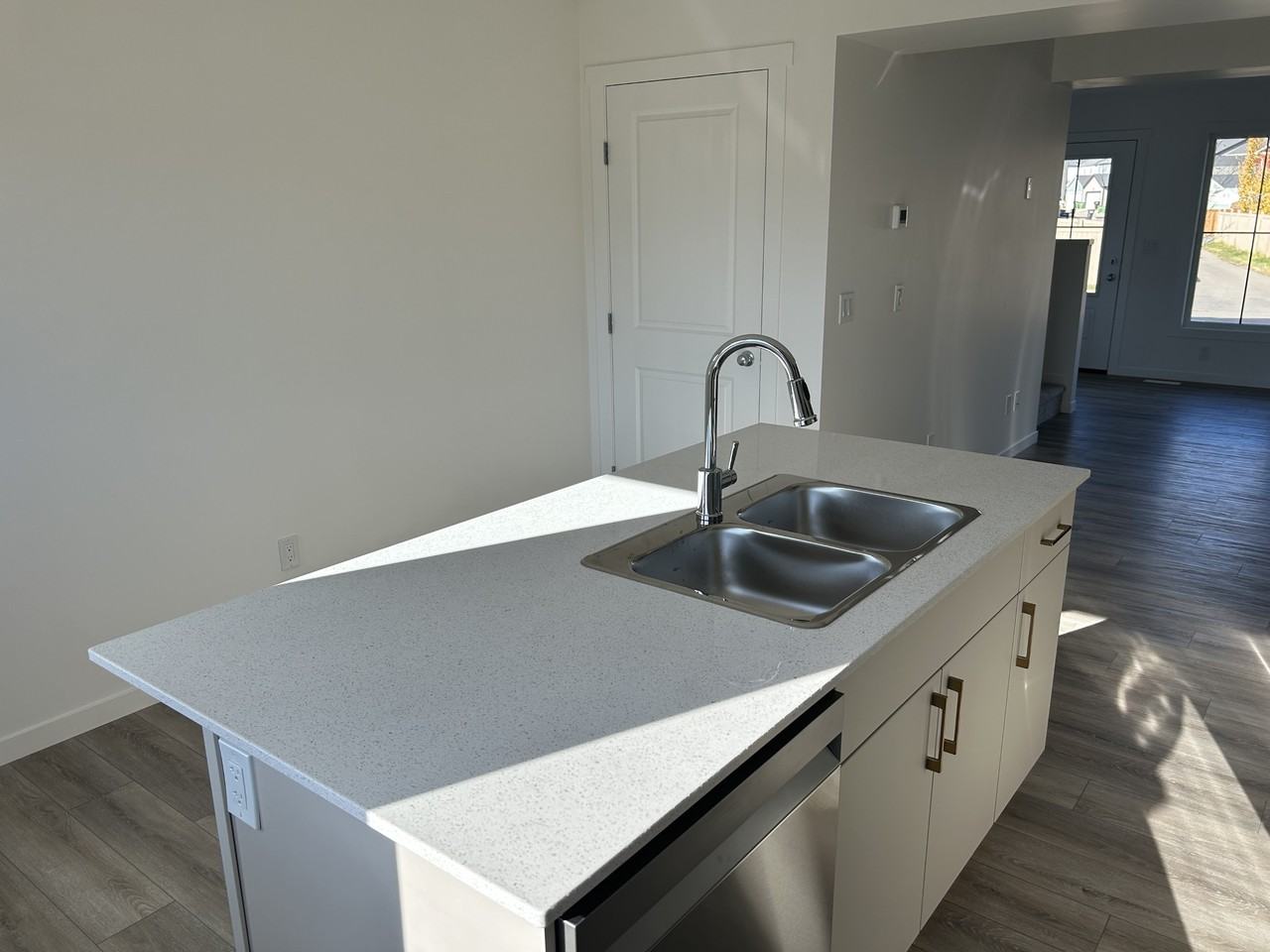 13701 20 St Nw - Photo 3 of 20