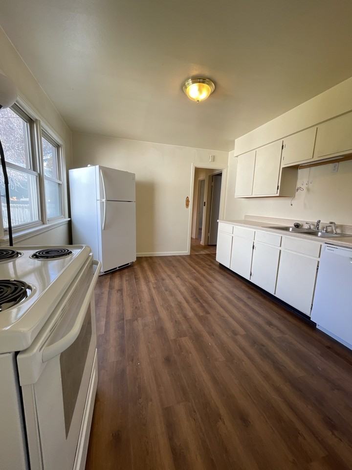 1616 22nd St - Photo 2 of 10