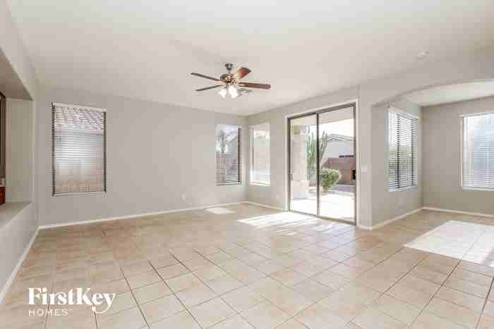 9161 W Runion Dr - Photo 3 of 15