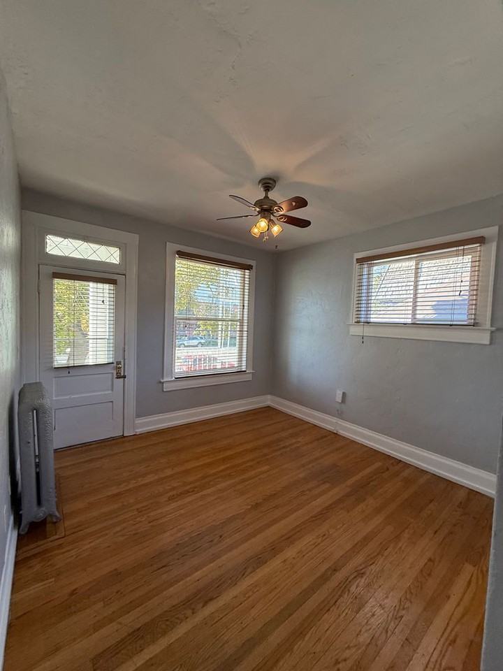 215 S 300 E #3 - Photo 2 of 6