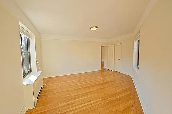 Downing St #3M - Photo 2 of 5