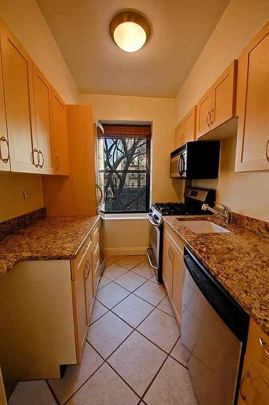 Downing St #3M - Photo 4 of 5