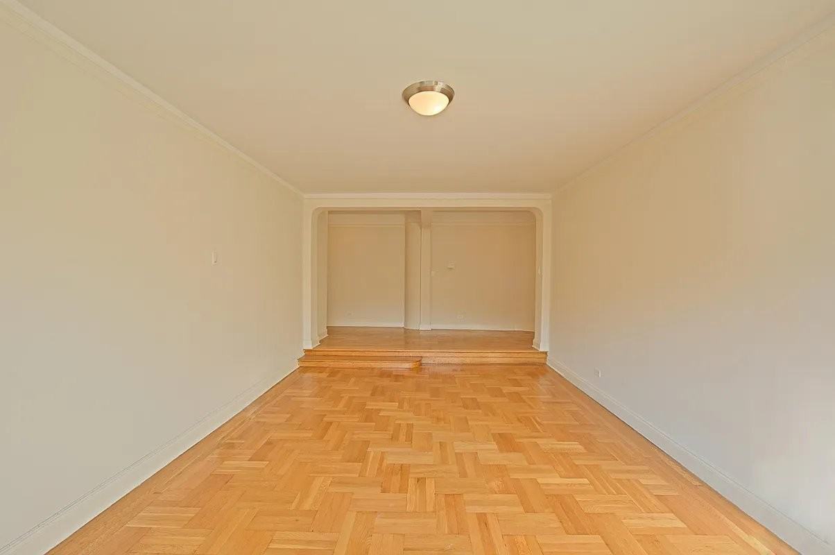 Downing St #3M - Photo 5 of 5