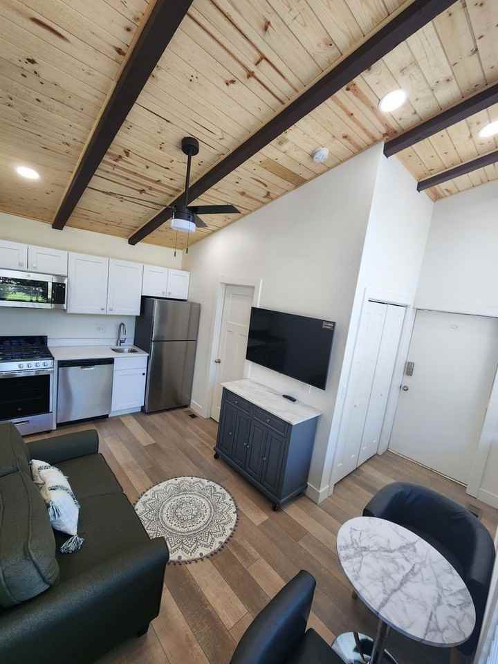 136 E 200 N #B - Photo 4 of 6