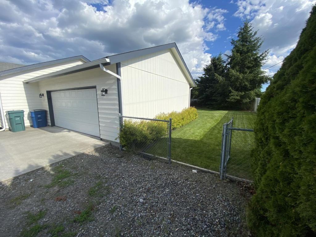 624 E Maple Pl - Photo 2 of 20