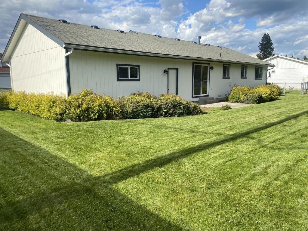 624 E Maple Pl - Photo 3 of 20