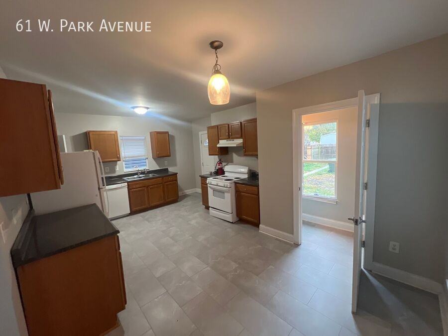 61 W Park Ave - Photo 7 of 41