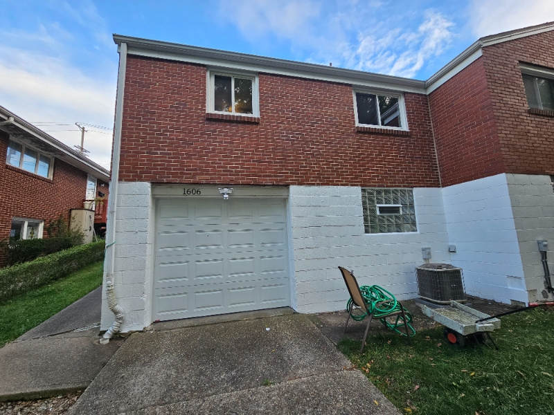 1606 Greentree Rd - Photo 3 of 28