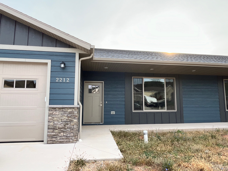 2212 Quartzite Dr - Photo 2 of 16