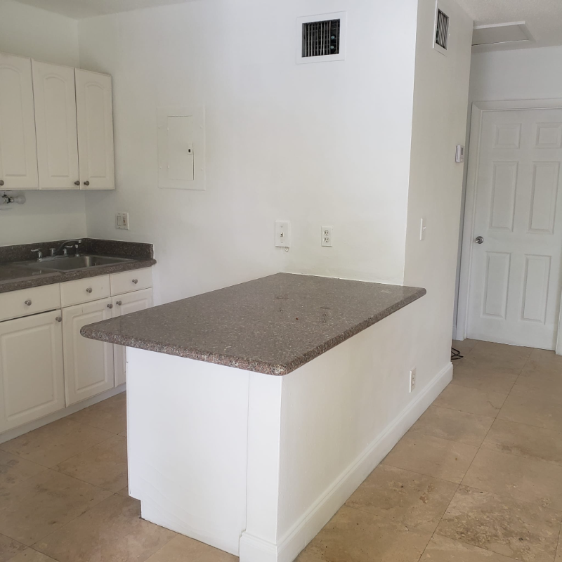 1429 Sw 9th St #8 - Photo 4 of 17