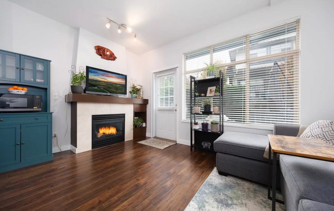 21661 88 Ave - Photo 2 of 9