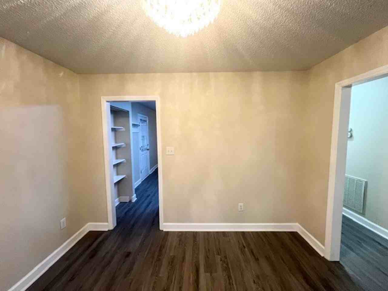 1401 E Lenoir St - Photo 3 of 20