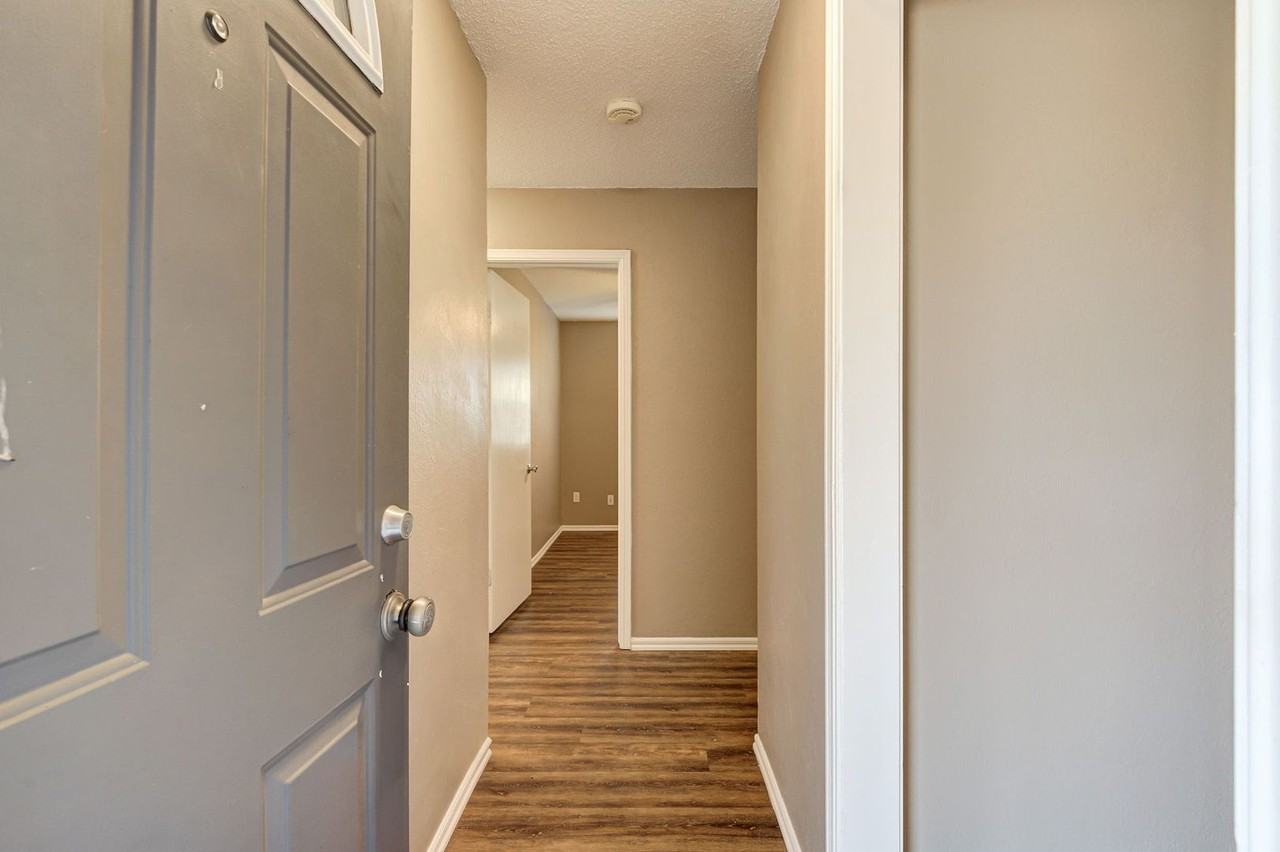 636 E 27th Pl - Photo 3 of 26