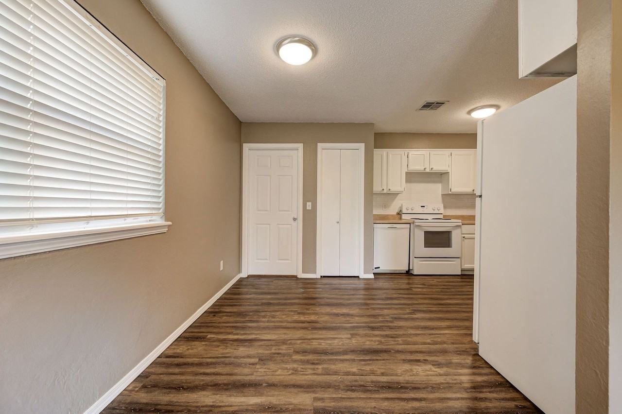 636 E 27th Pl - Photo 7 of 26
