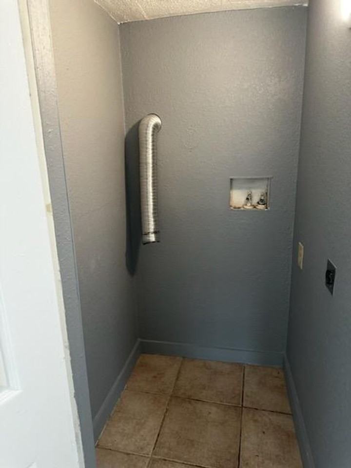 719 W 7th St #4211 - Photo 3 of 9