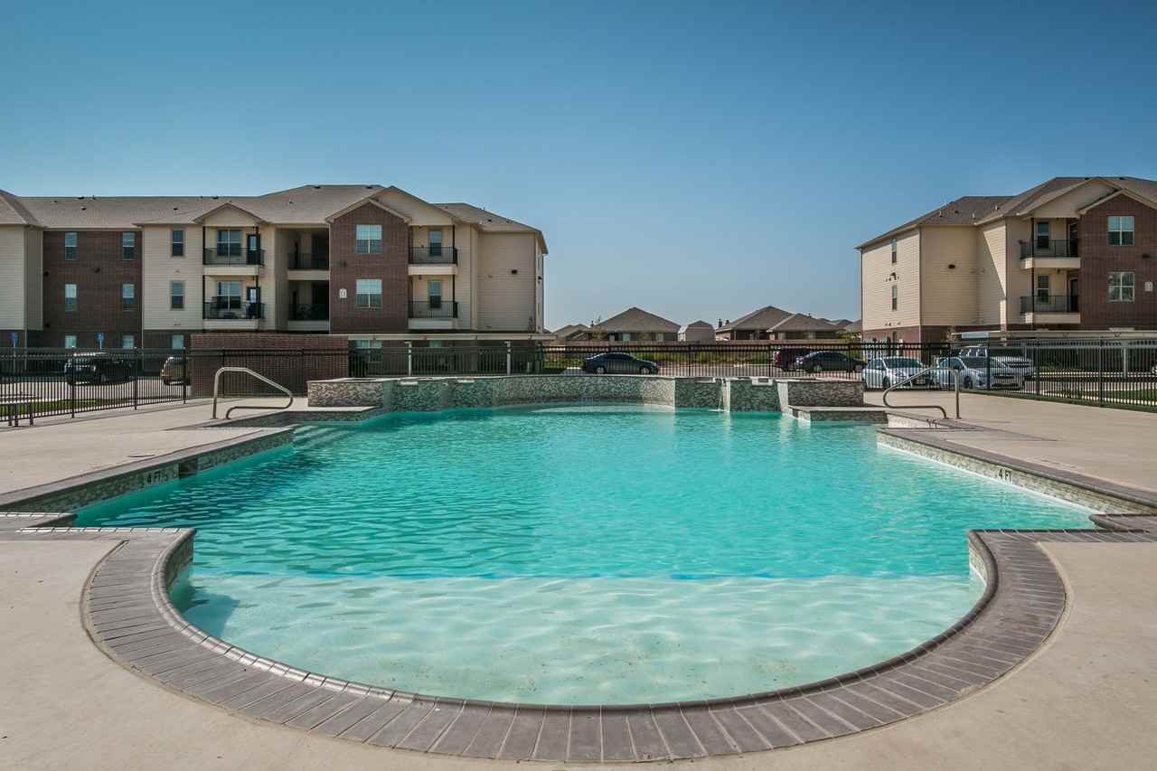 Ridgewood Apartments - Photo 4 of 38