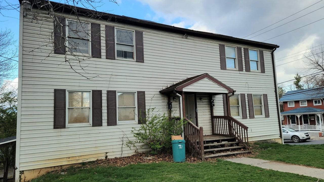 332 E Burke St - Photo 2 of 8