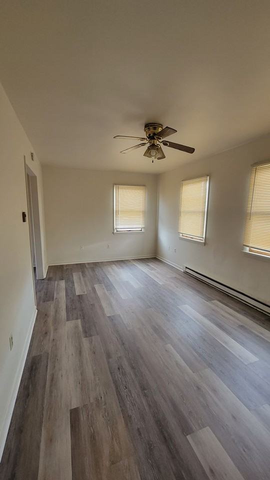 332 E Burke St - Photo 3 of 8