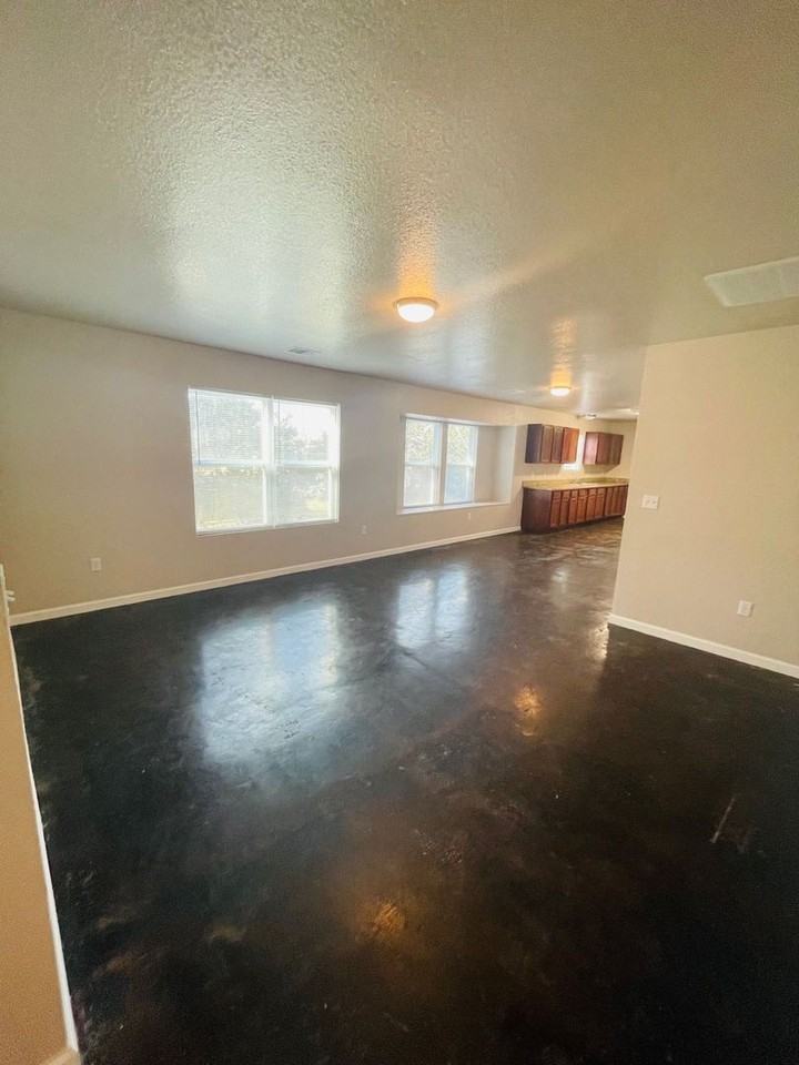 611 Gizelle St - Photo 2 of 14