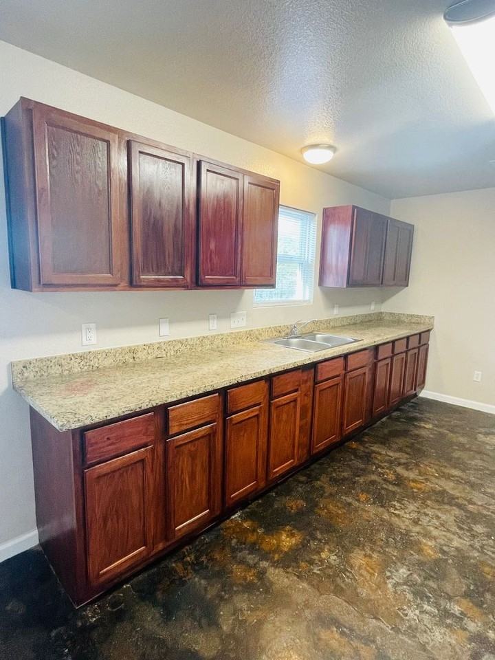 611 Gizelle St - Photo 3 of 14