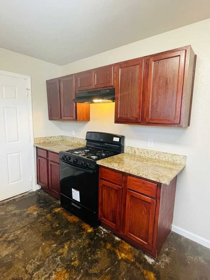 611 Gizelle St - Photo 4 of 14