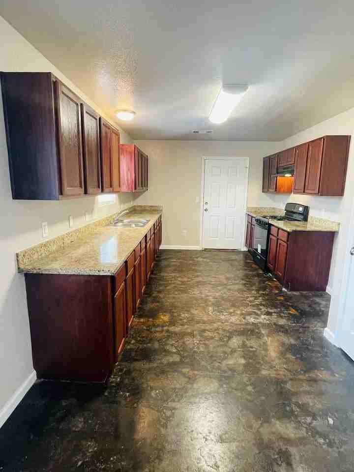 611 Gizelle St - Photo 5 of 14