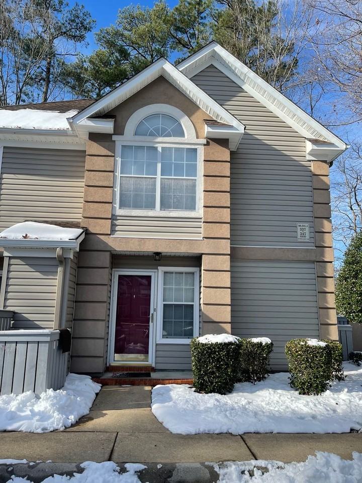 343 Gainsborough Sq - Photo 2 of 21