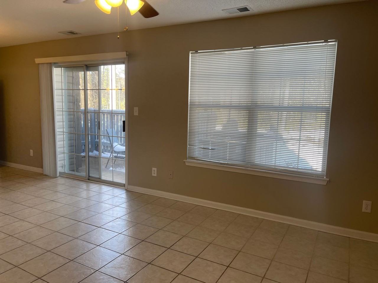 343 Gainsborough Sq - Photo 3 of 21