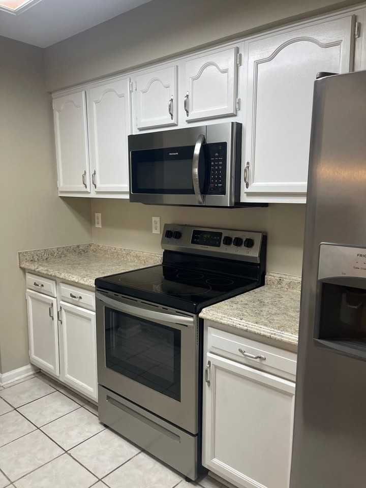 343 Gainsborough Sq - Photo 6 of 21