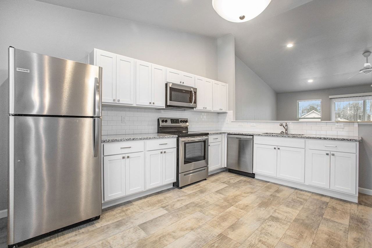 101 Mackenzie St - Photo 3 of 19