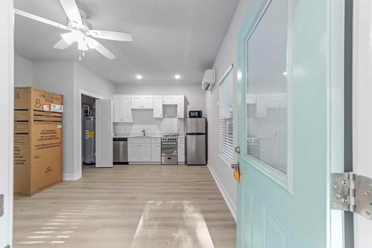 318 Northwest 8th Street - Photo 2 of 5