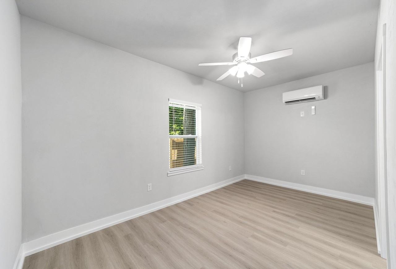 318 Northwest 8th Street - Photo 5 of 5