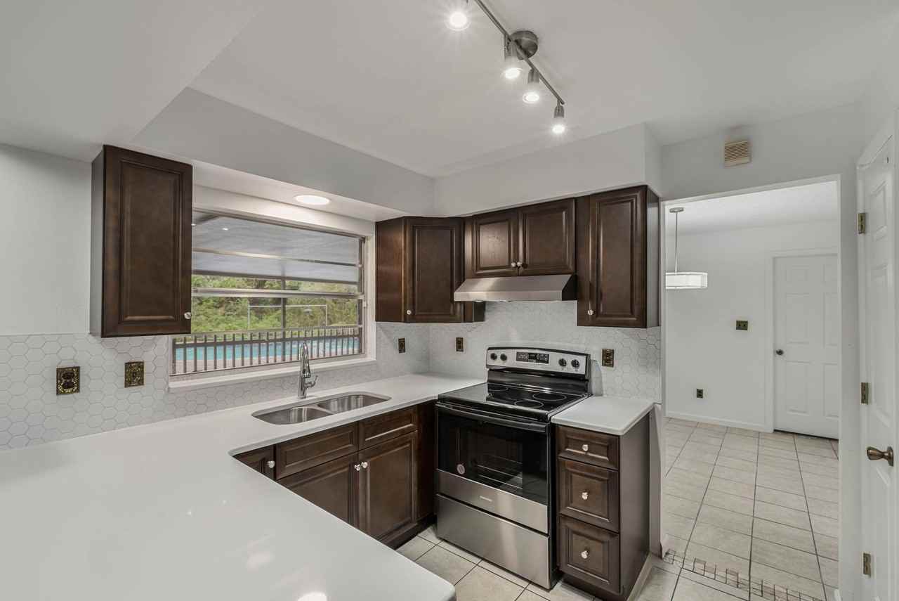 724 Forest Glen Ct - Photo 3 of 20