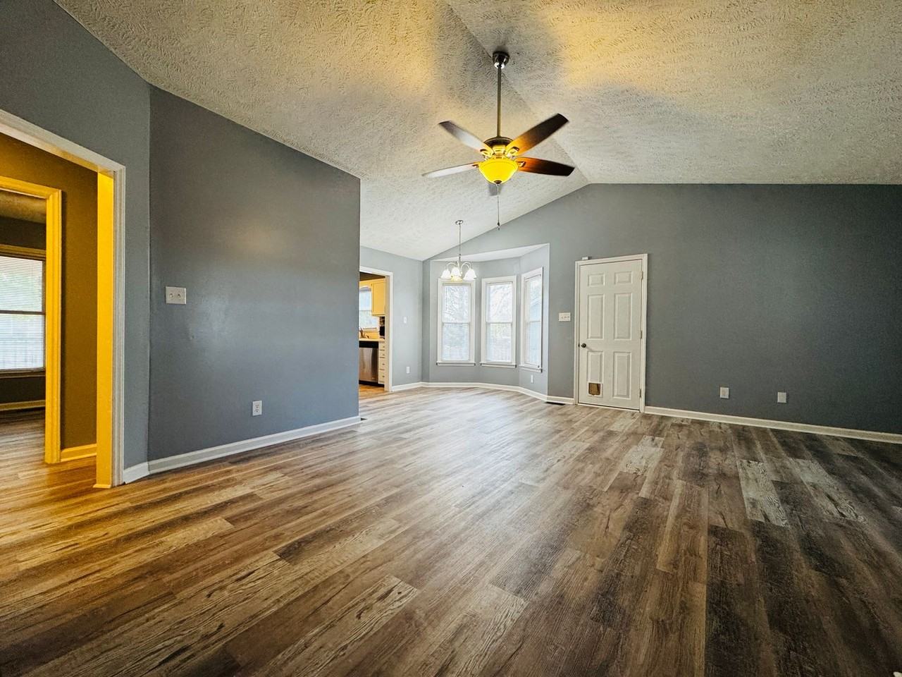 3441 Lubbock Dr - Photo 3 of 18