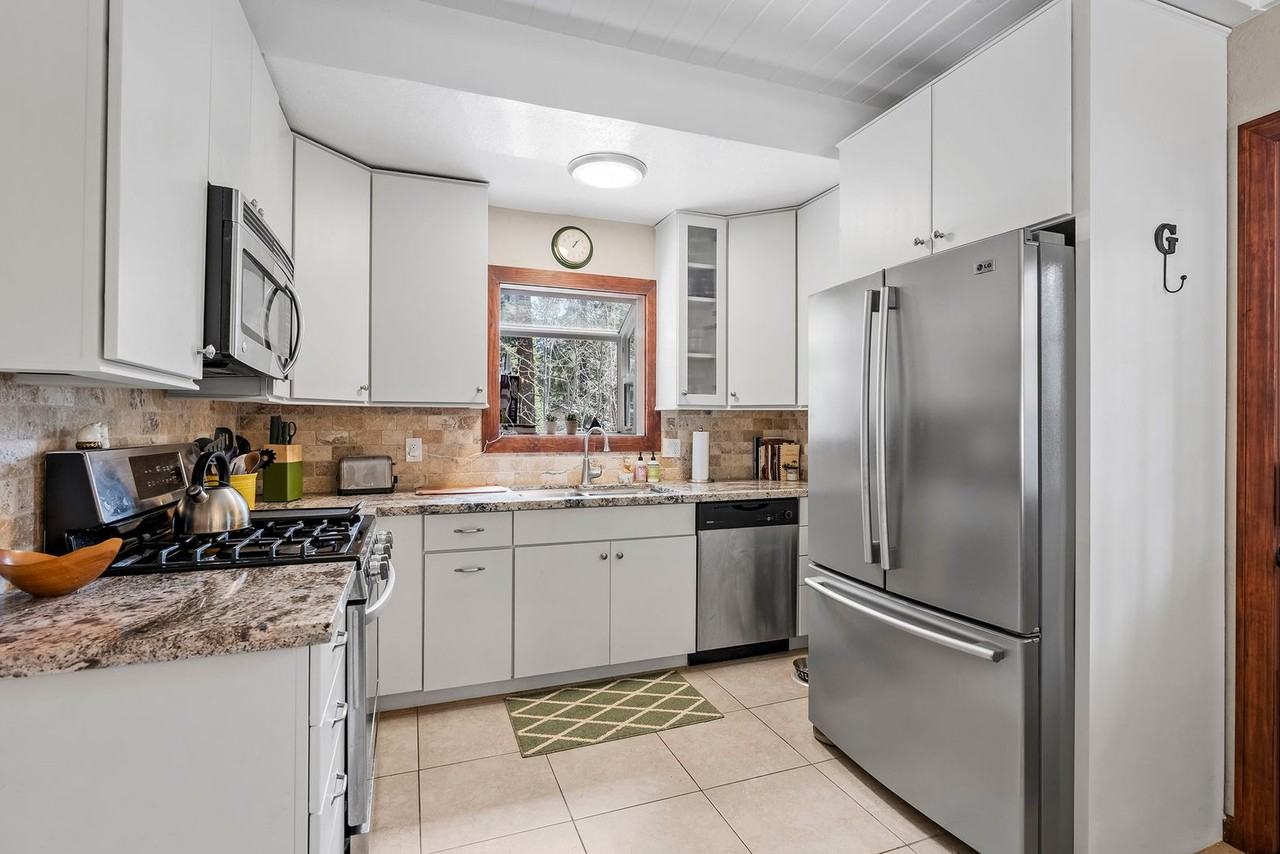 568 Lucille Dr - Photo 2 of 23