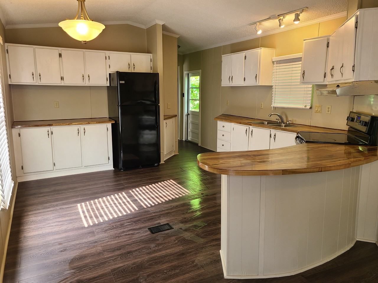 1463 Paris Highway 54 #NA - Photo 2 of 16