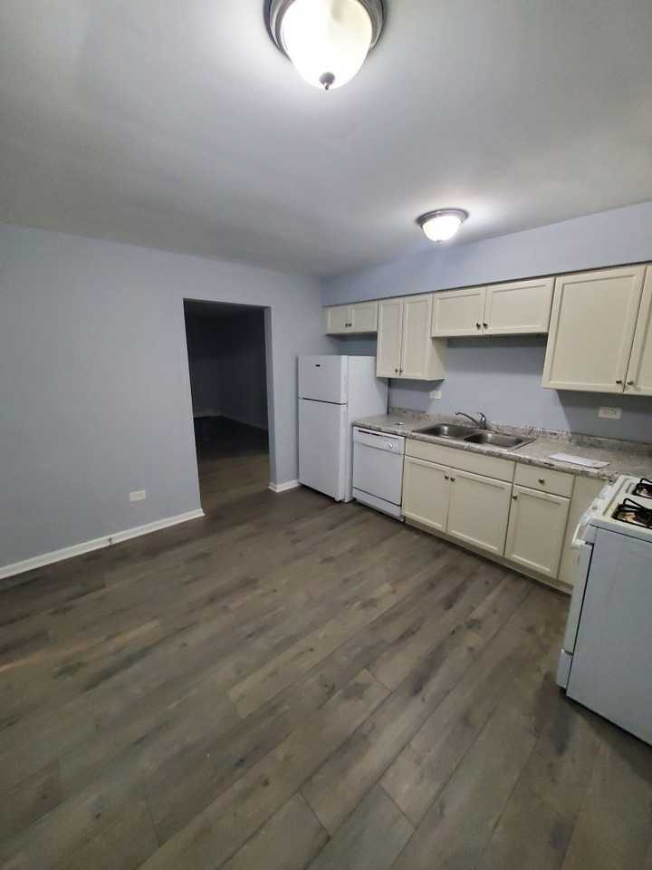 1034 E Division St #D - Photo 4 of 9