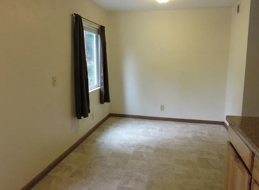 1328 Woodstock Ave #1326 - Photo 2 of 9