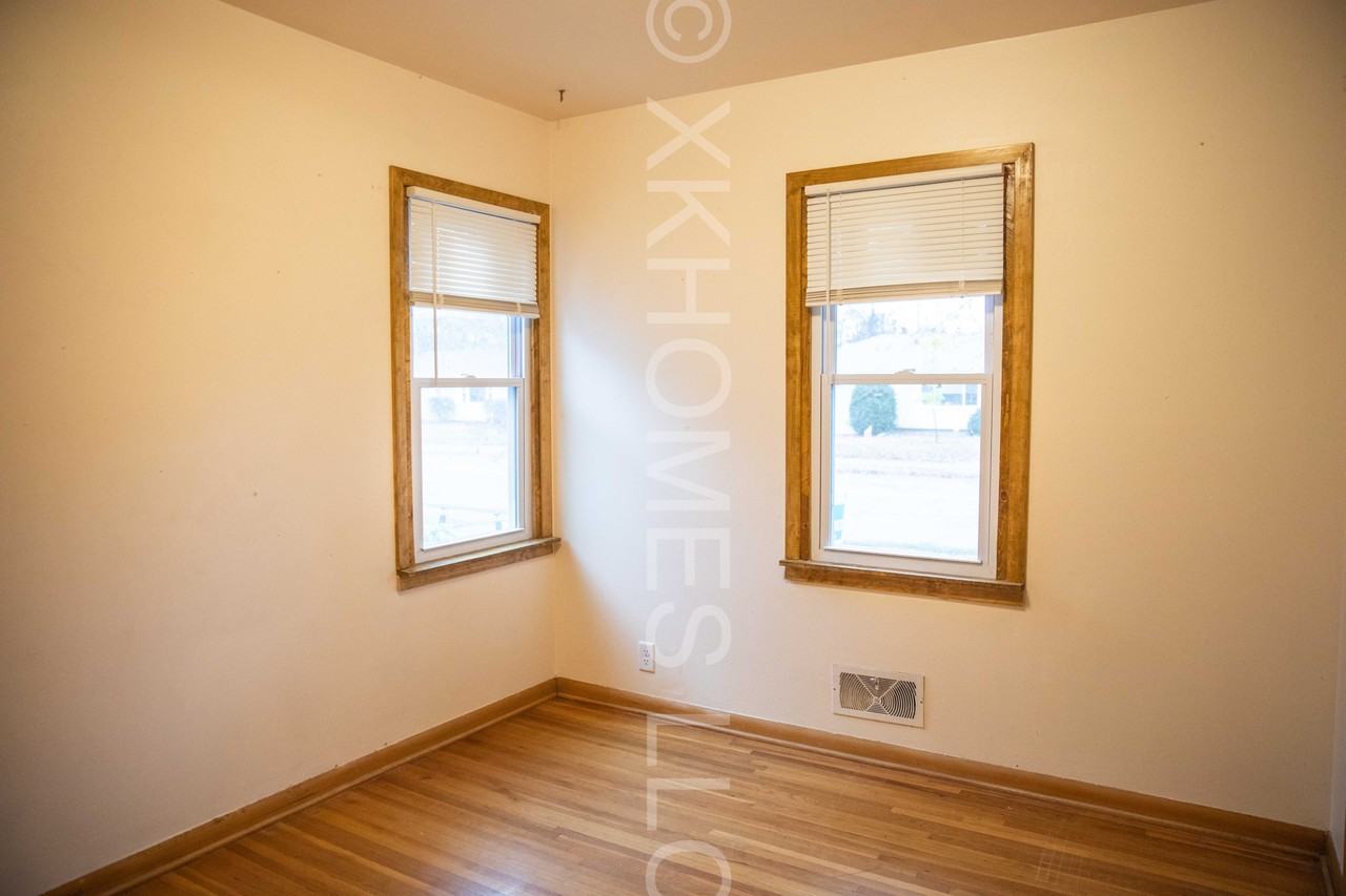 224 Poplar St E #NA - Photo 2 of 18