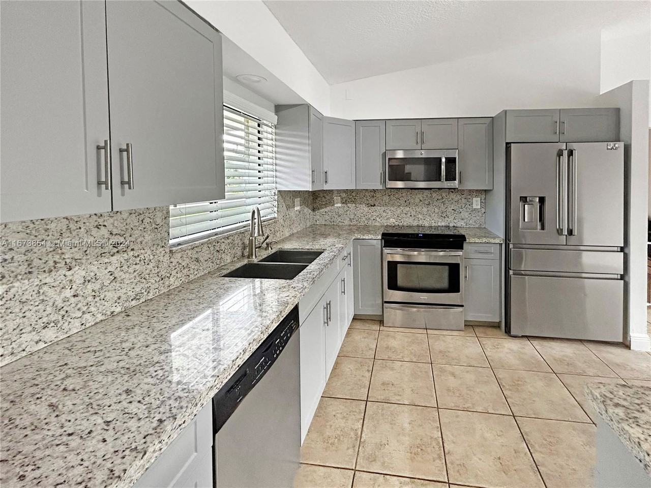 19952 Nw 62nd Ct - Photo 3 of 8