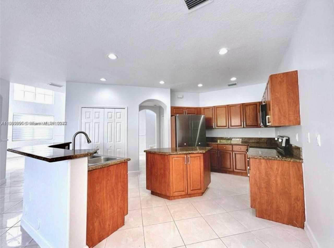 14043 Sw 153rd Ter - Photo 3 of 8