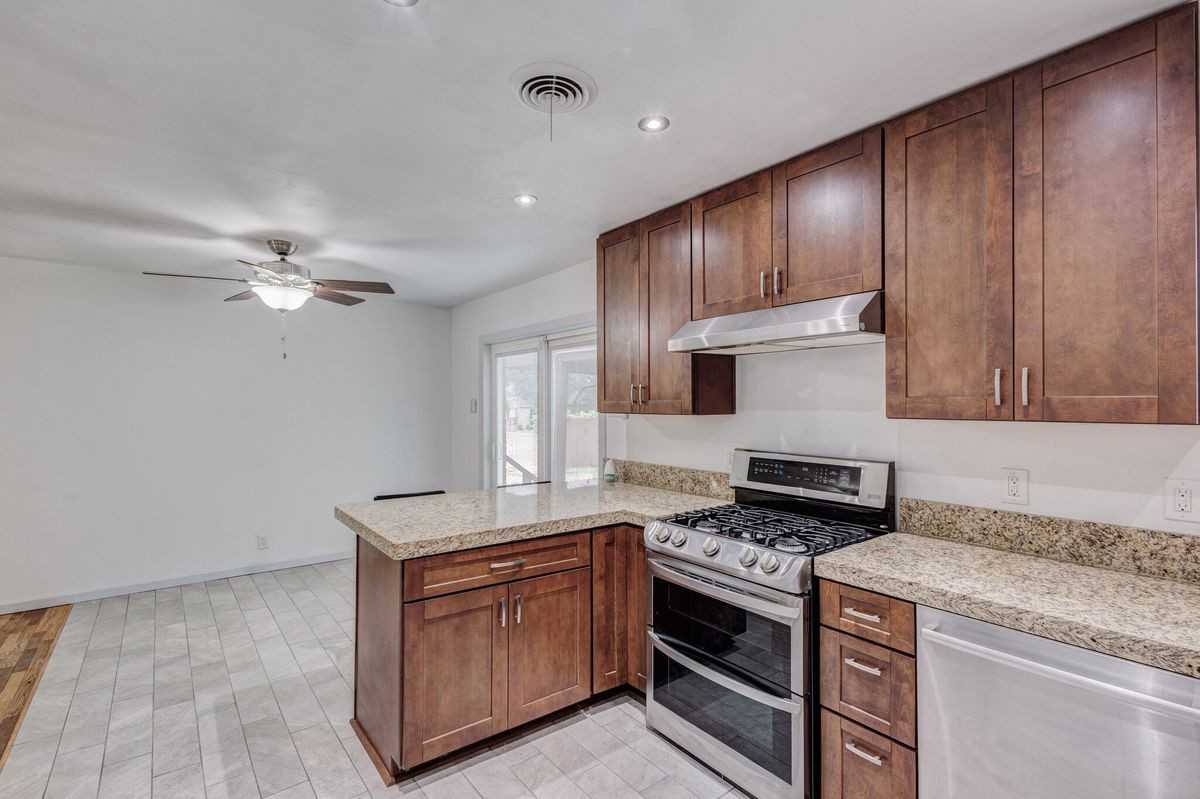 8730 Gladwood Ln - Photo 4 of 14