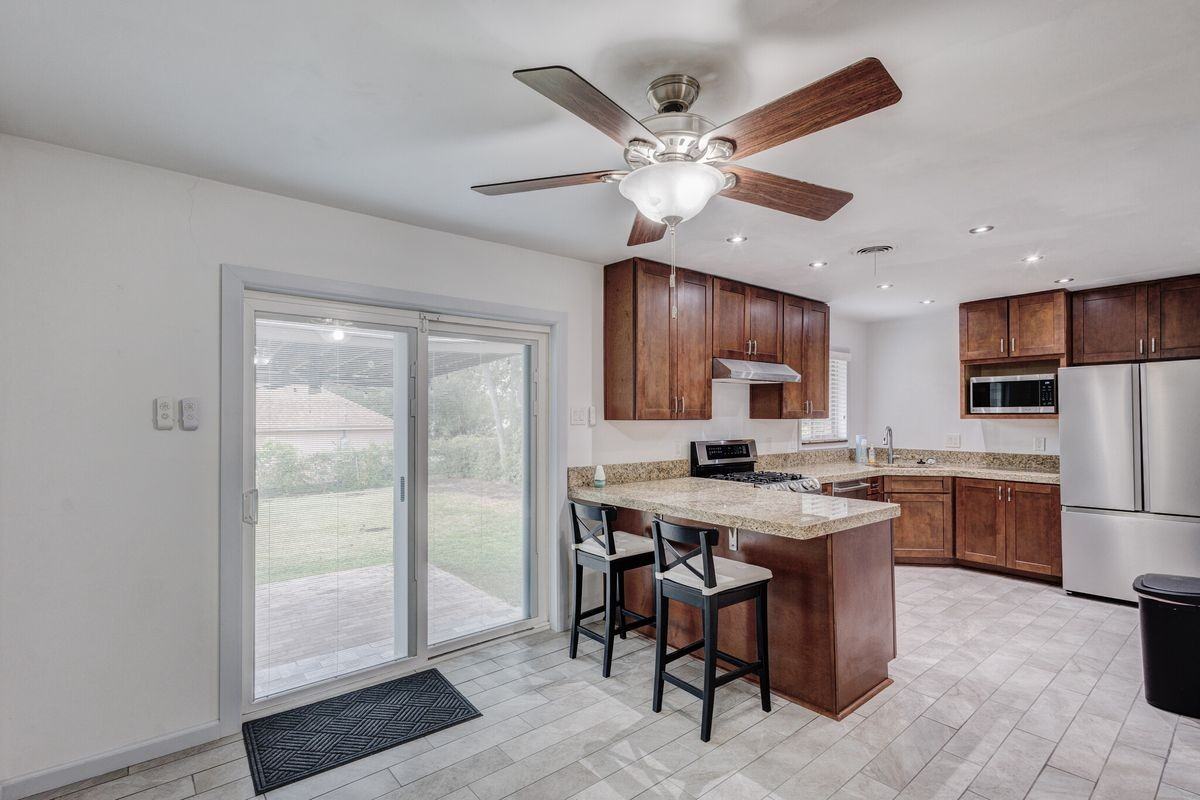 8730 Gladwood Ln - Photo 5 of 14