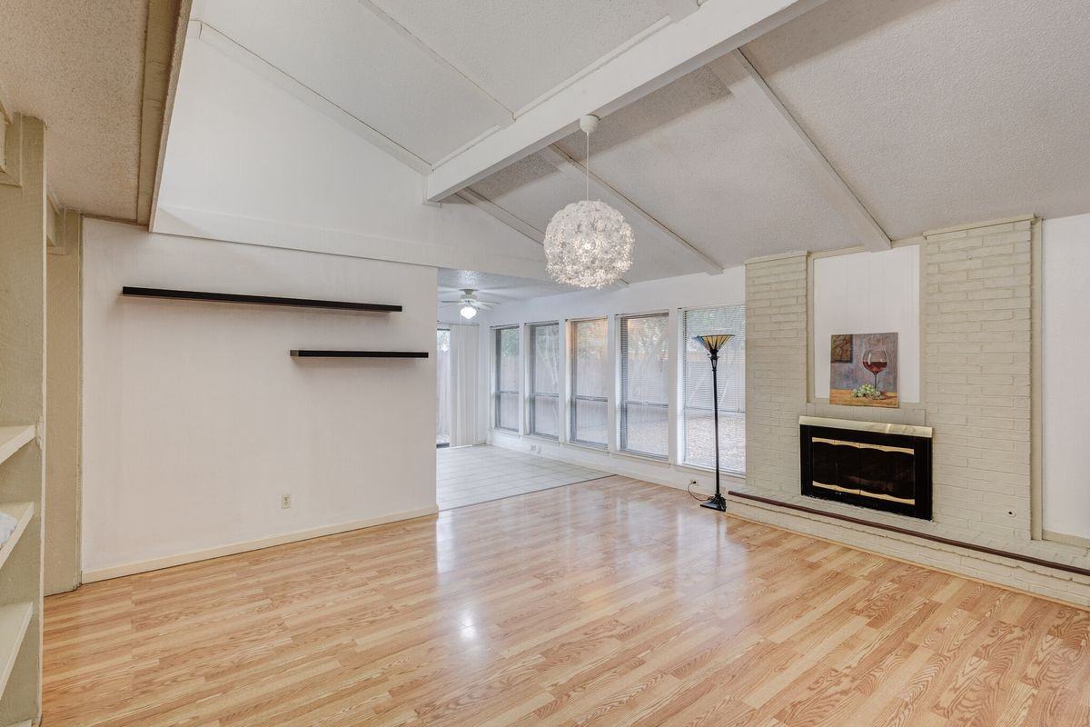 1602 Stacey Ct - Photo 2 of 13