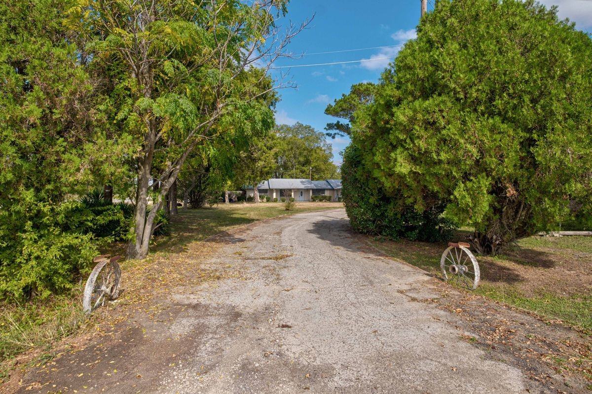 106 Longhorn St - Photo 2 of 25