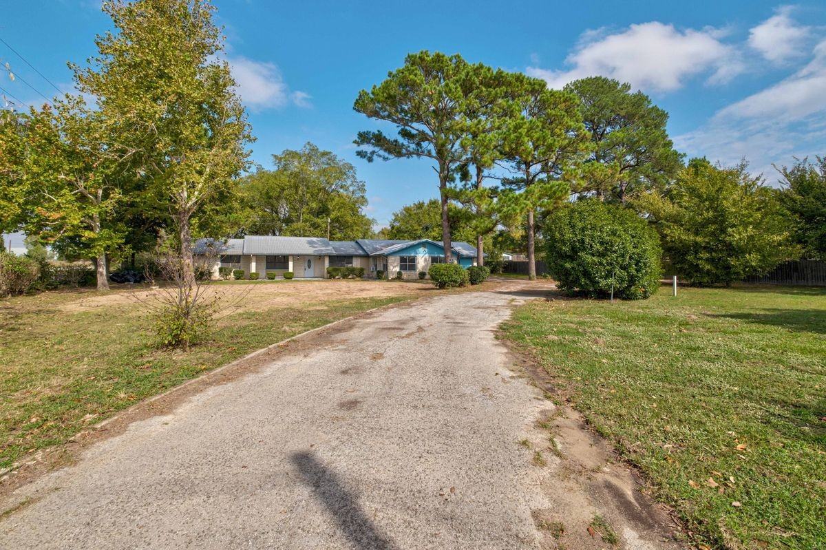 106 Longhorn St - Photo 3 of 25