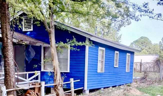 1915 Moore Drive - Photo 2 of 9